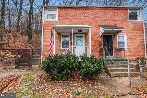 $3,300 | 3829 South Four Mile Run Drive, Arlington, VA 22204