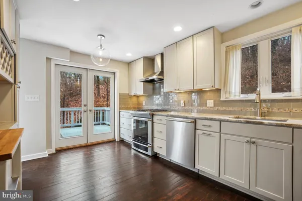 $3,300 | 3829 South Four Mile Run Drive, Arlington, VA 22204