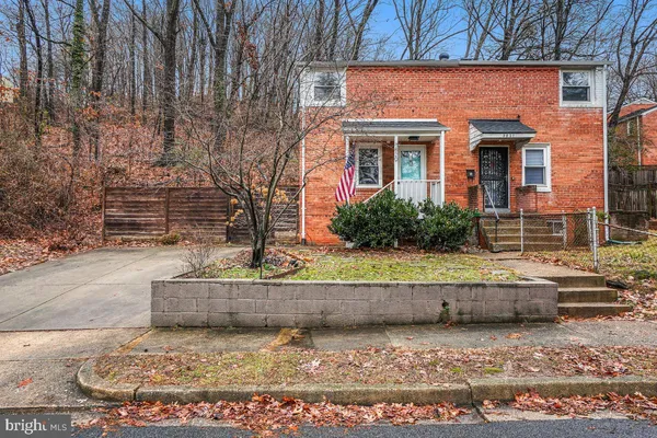 $3,300 | 3829 South Four Mile Run Drive, Arlington, VA 22204