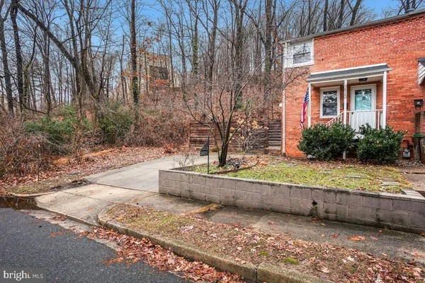 $3,300 | 3829 South Four Mile Run Drive, Arlington, VA 22204