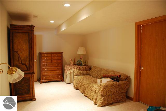 6517 Mission Ridge Traverse City, MI 49686 - Photo 14 of 15 1712823-13.JPG