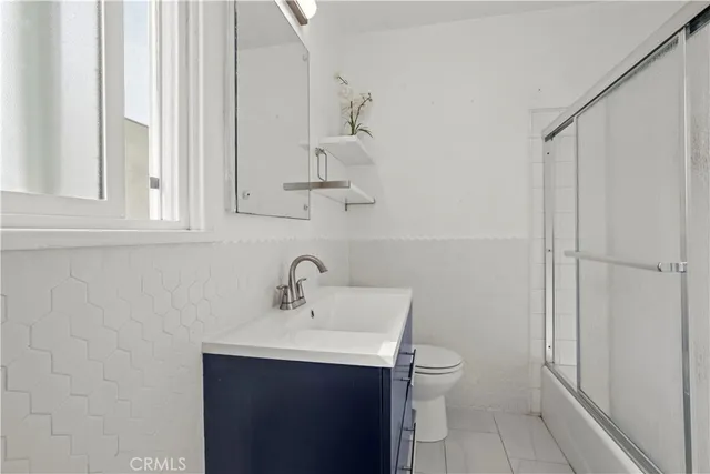 $1,299,000 | 300 West Hillsdale Street, Inglewood, CA 90302