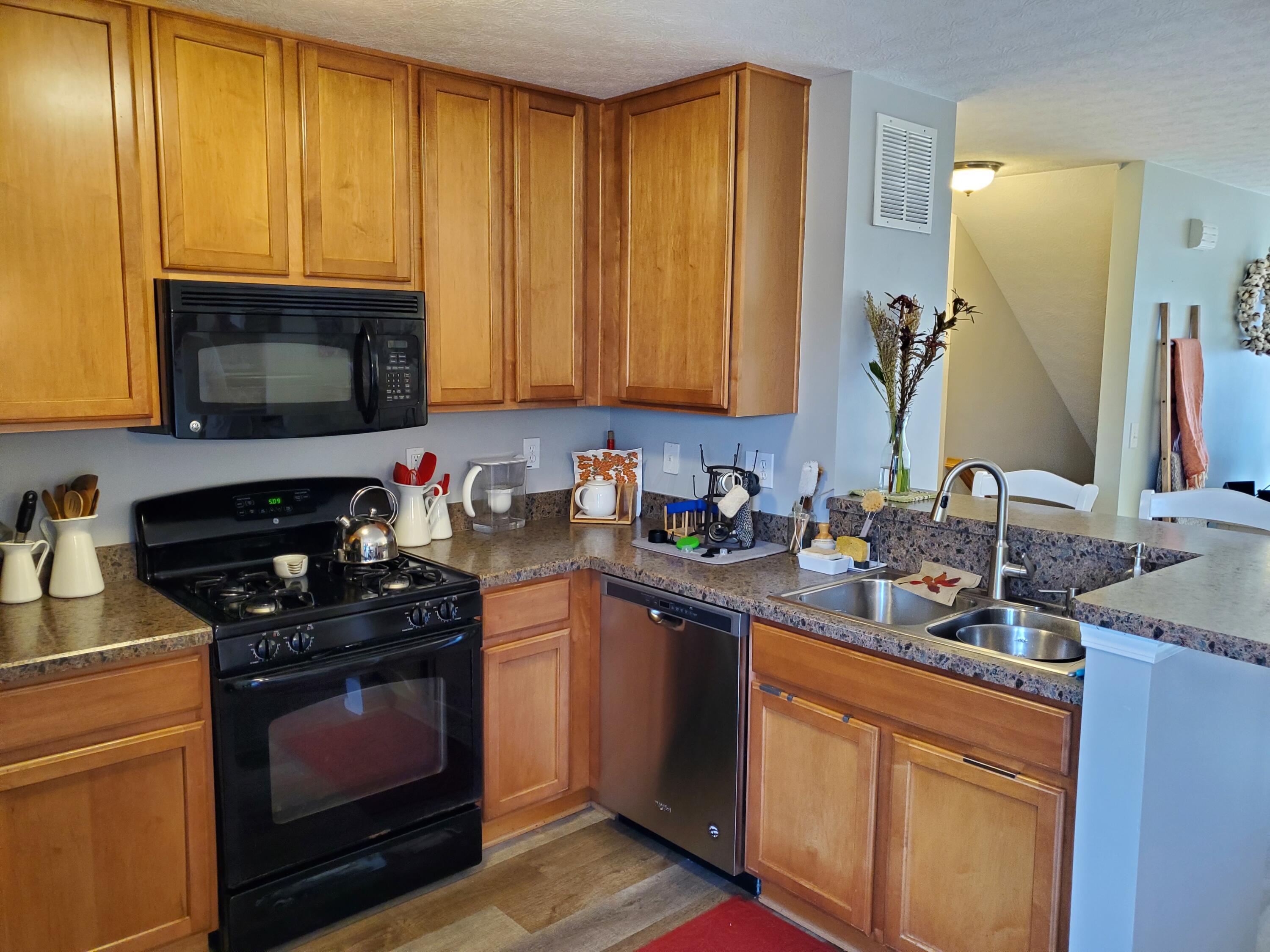 8328 Bruntsfield Road Columbus, OH 43235 - Photo 5 of 21 20220924_170952
