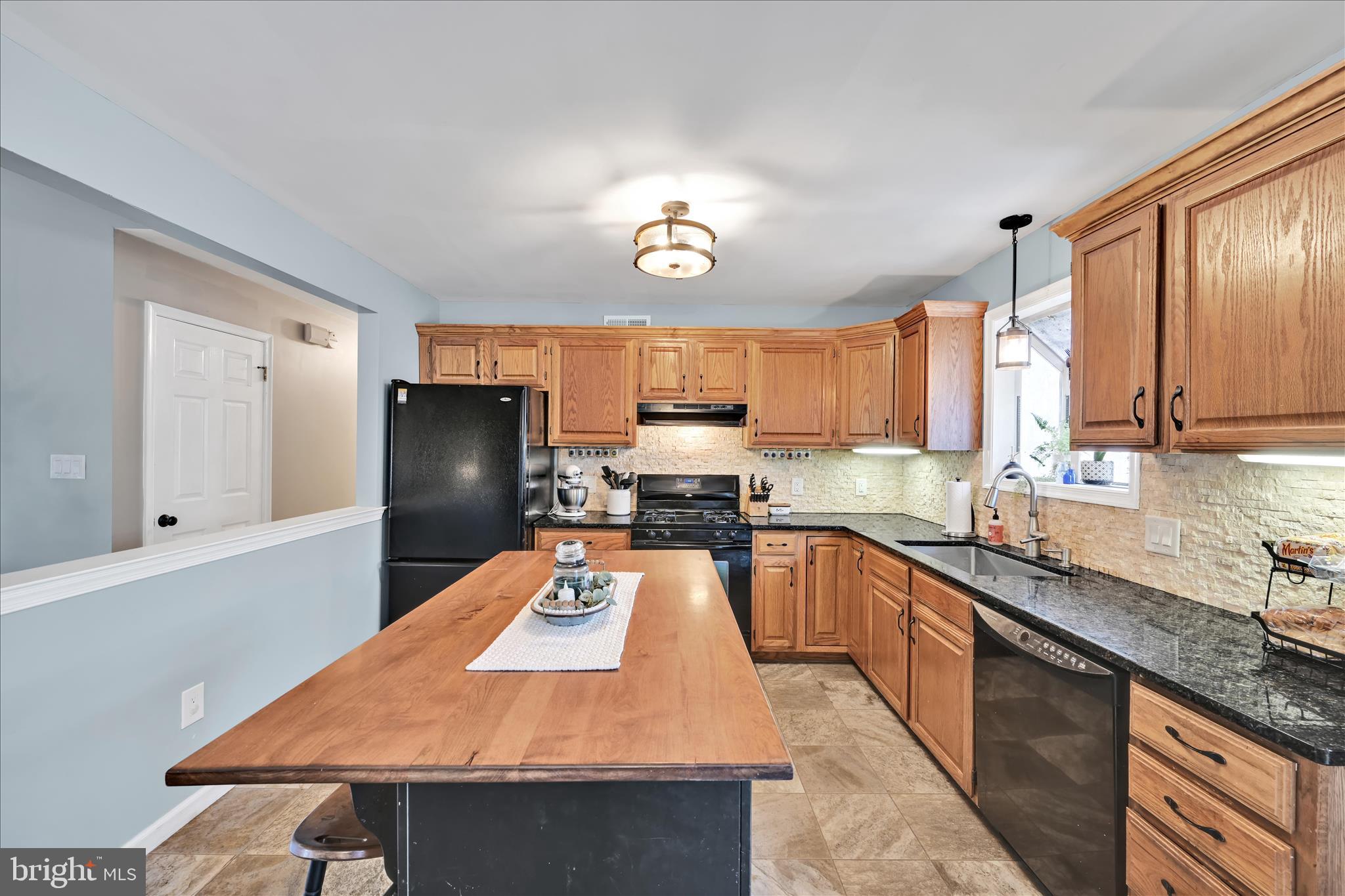 122 Witmer Road Reinholds, PA 17569 - Photo 29 of 46 Kitchen