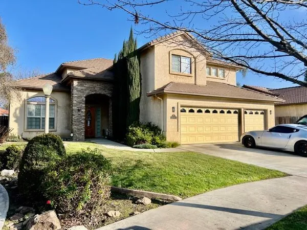 $545,000 | 3242 West Oakridge Avenue, Visalia, CA 93291