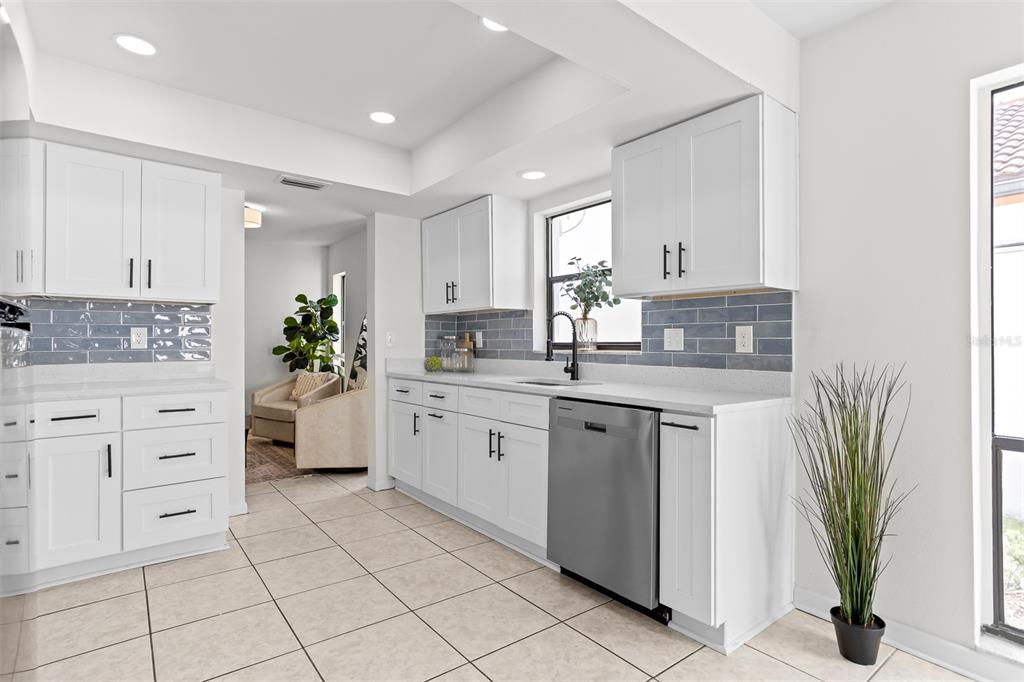 11508 Robles Del Rio Place Temple Terrace, FL 33617 - Photo 7 of 28