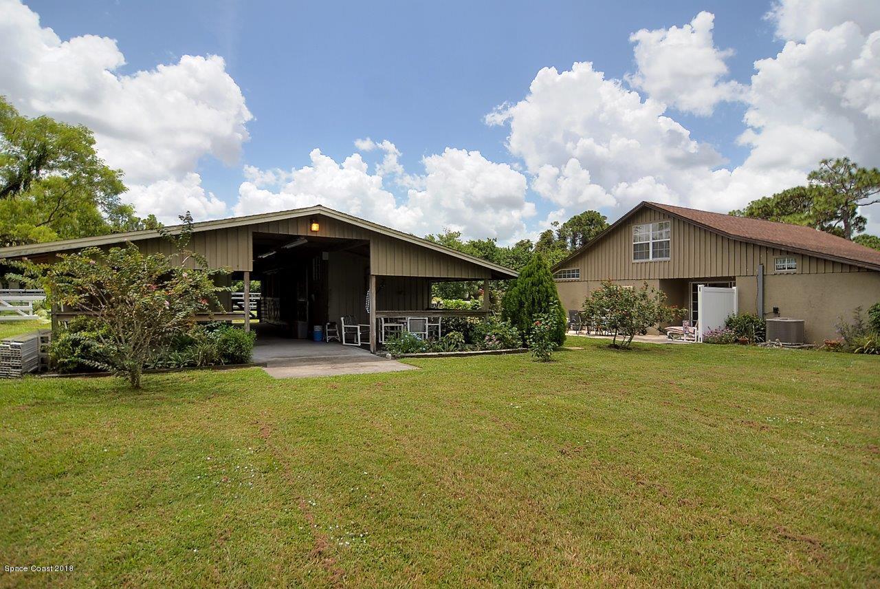 4107 Pinewood Road Melbourne, FL 32934 - Photo 11 of 32 a front view of a house with a garden