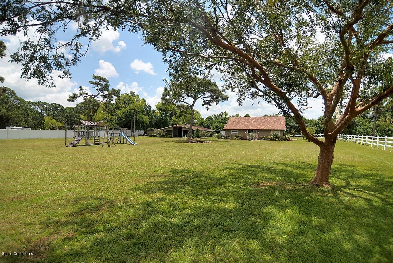 4107 Pinewood Road Melbourne, FL 32934 - Photo 4 of 32