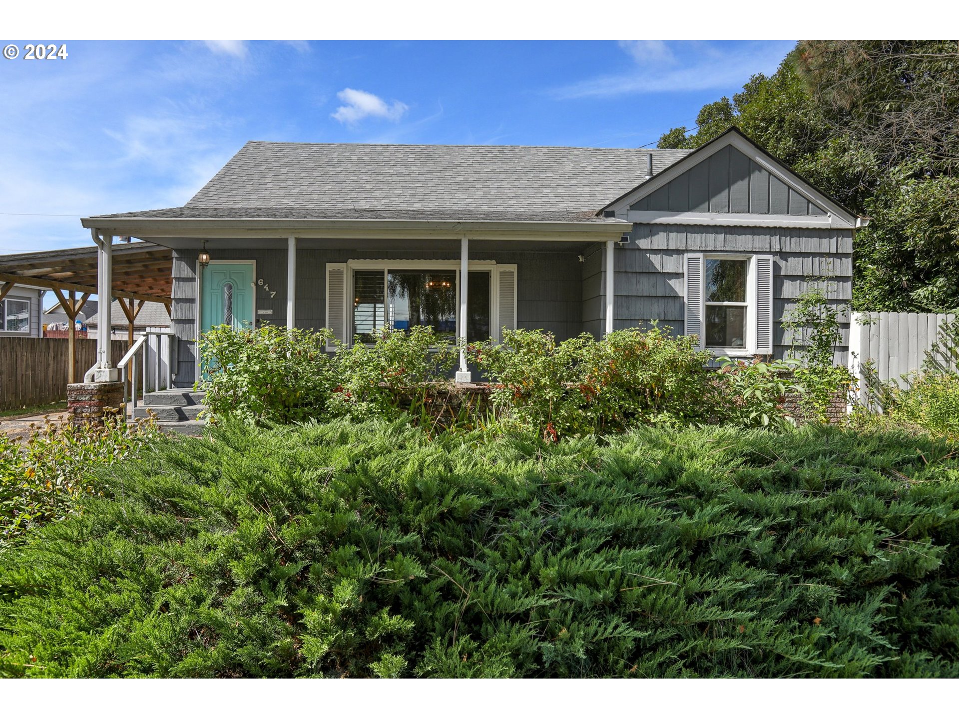 647 Oregon Way Longview, WA 98632 - Photo 2 of 32 Gallery Image 2