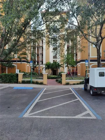 $220,500 | 12521 Floridays Resort Drive, Unit 207F, Orlando, FL 32821