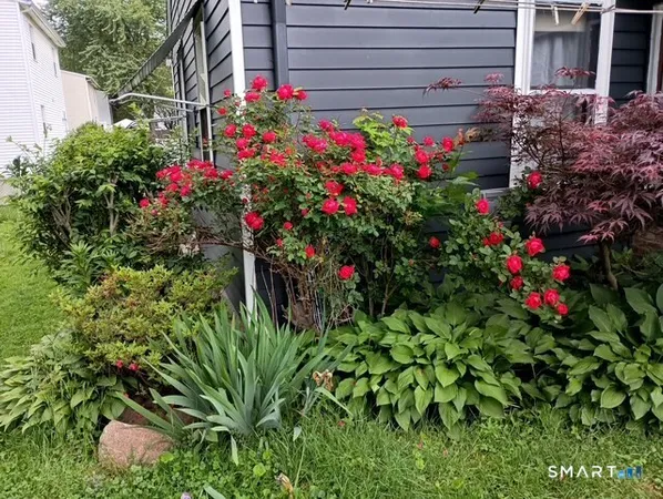 $279,900 | 9 Warriner Avenue, Enfield, CT 06082