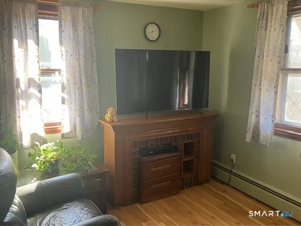 $279,900 | 9 Warriner Avenue, Enfield, CT 06082