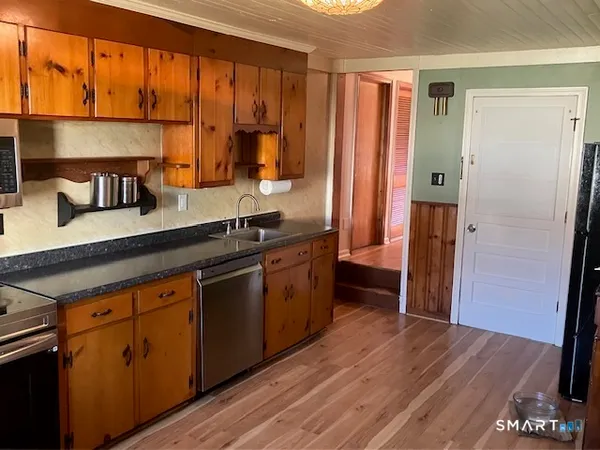 $279,900 | 9 Warriner Avenue, Enfield, CT 06082