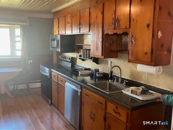 $279,900 | 9 Warriner Avenue, Enfield, CT 06082