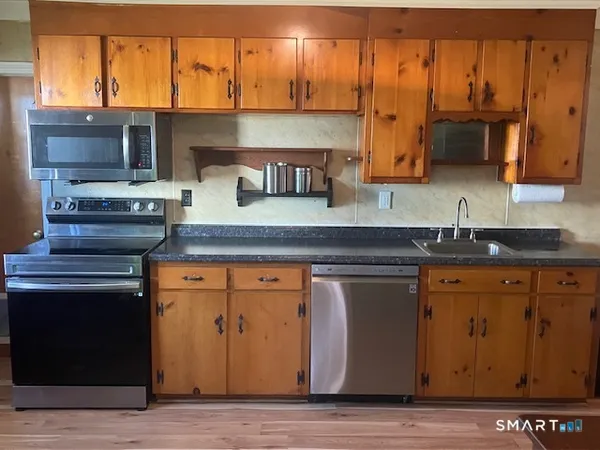 $279,900 | 9 Warriner Avenue, Enfield, CT 06082