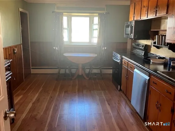 $279,900 | 9 Warriner Avenue, Enfield, CT 06082