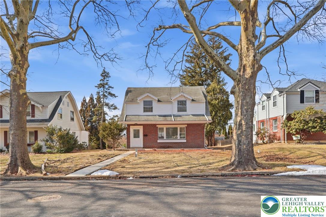 935 Buttonwood Street Emmaus, PA 18049 - Photo 1 of 34