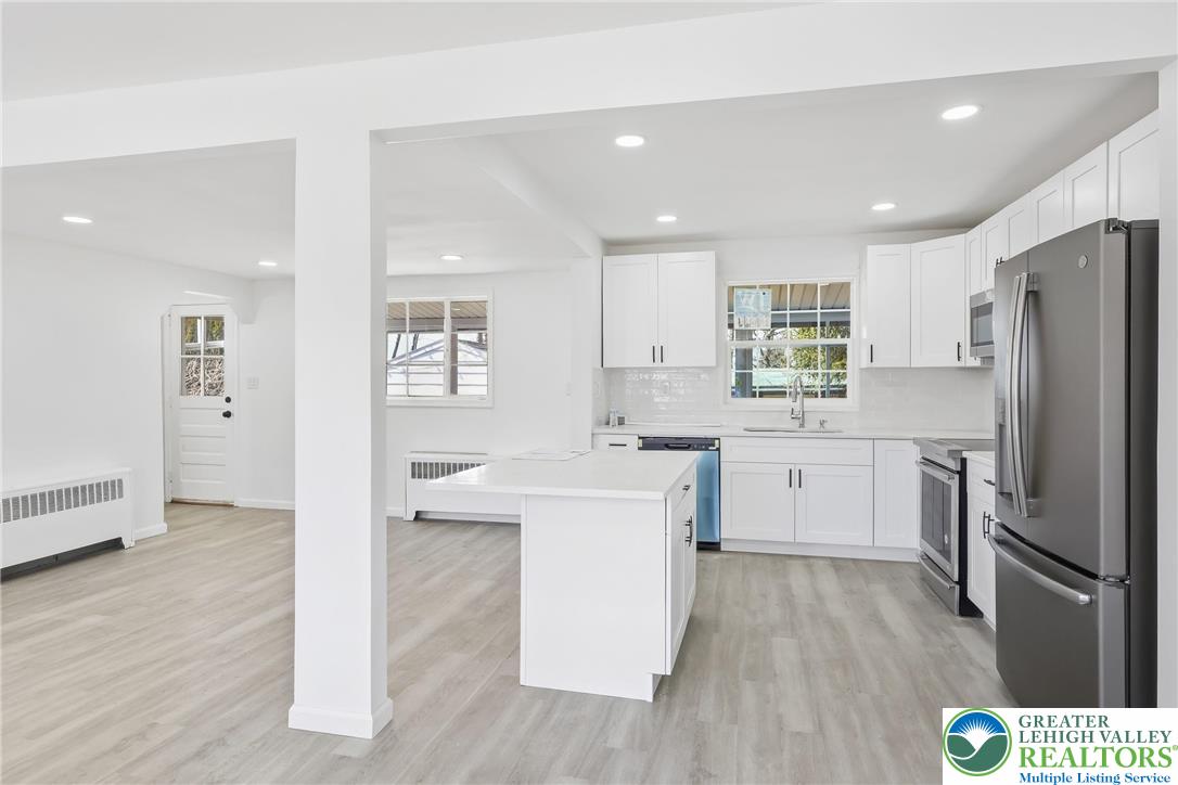 935 Buttonwood Street Emmaus, PA 18049 - Photo 4 of 34