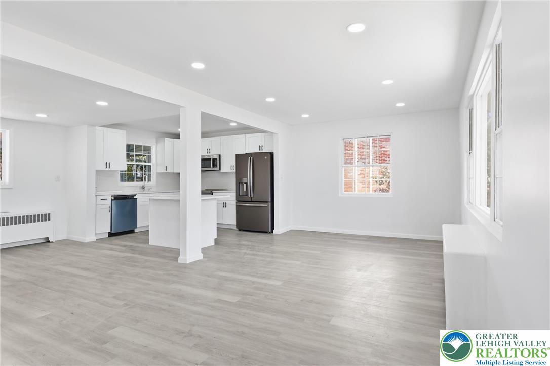 935 Buttonwood Street Emmaus, PA 18049 - Photo 5 of 34