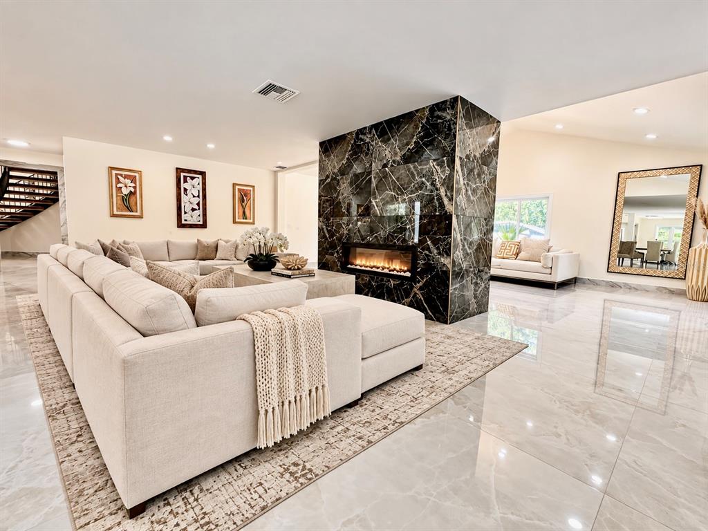 3114 Little Road Valrico, FL 33596 - Photo 13 of 57 Gallery Image 13