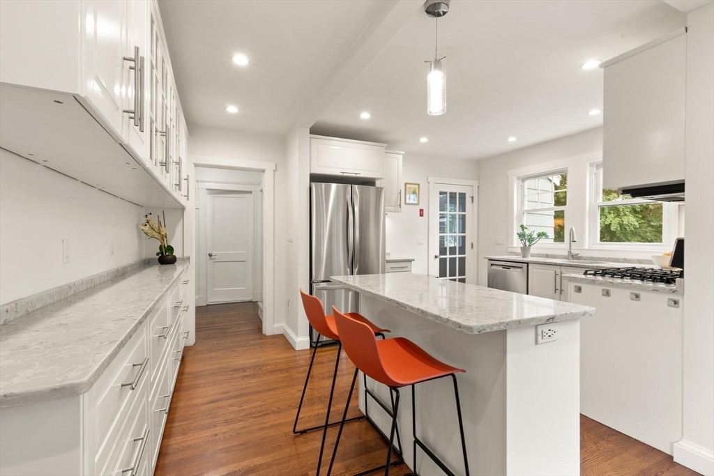 67 Washington Street Reading, MA 01867 - Photo 6 of 42 Gallery Image 6