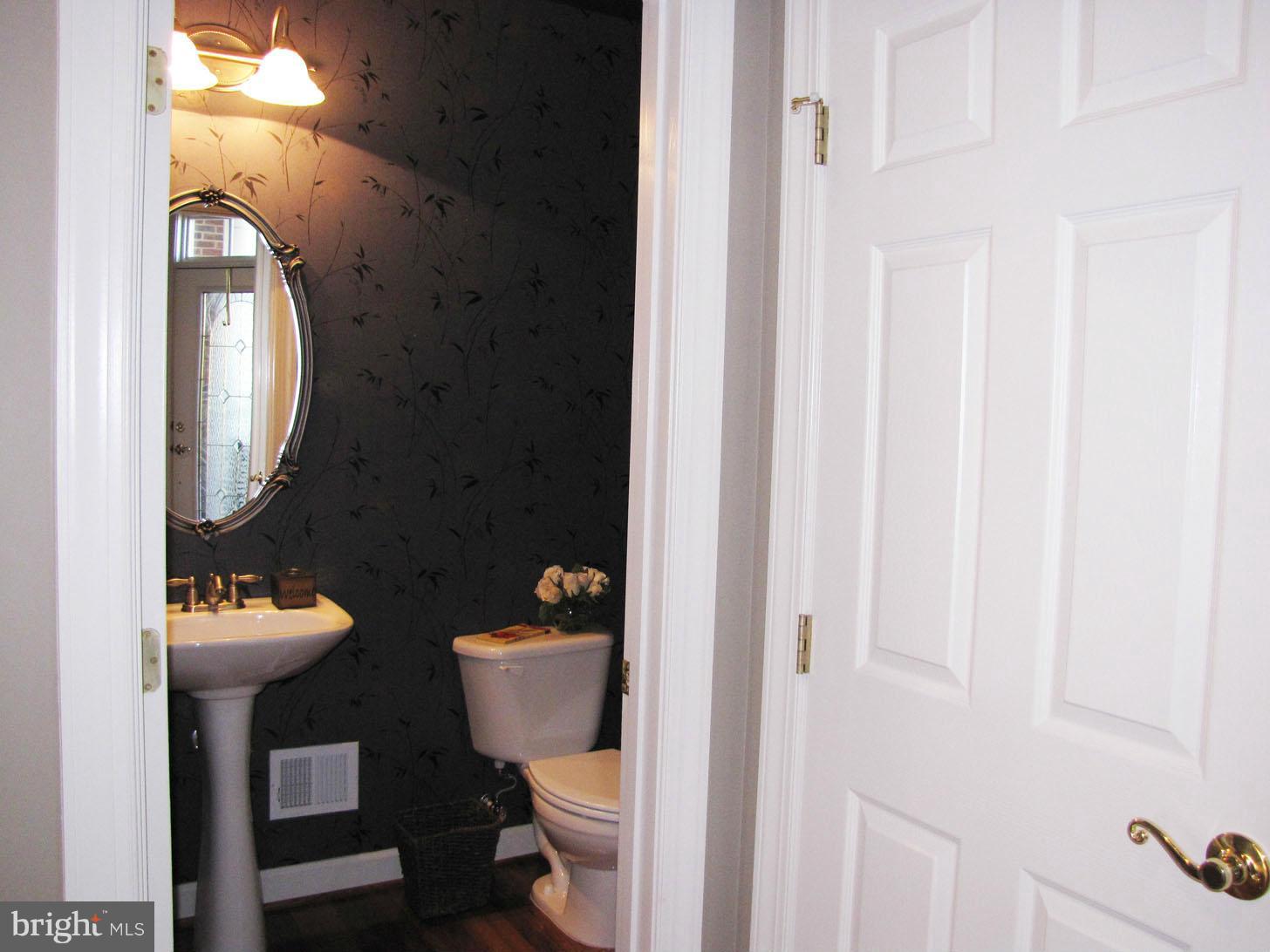 8355 Meadowsweet Road Pikesville, MD 21208 - Photo 4 of 30 Bath