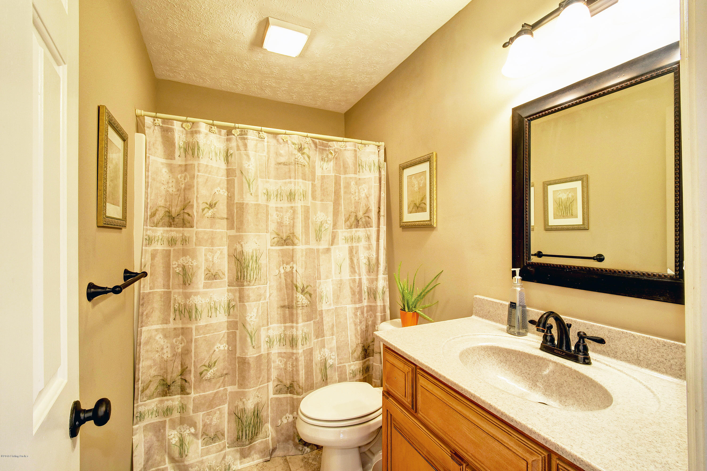 726 Brashears Point Road Taylorsville, KY 40071 - Photo 28 of 88 1st floor guest bath w/Tub & shower combo