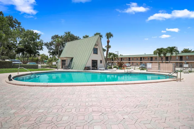 $1,395 | 1041 Southeast Monterey Road, Unit 24, Stuart, FL 34994