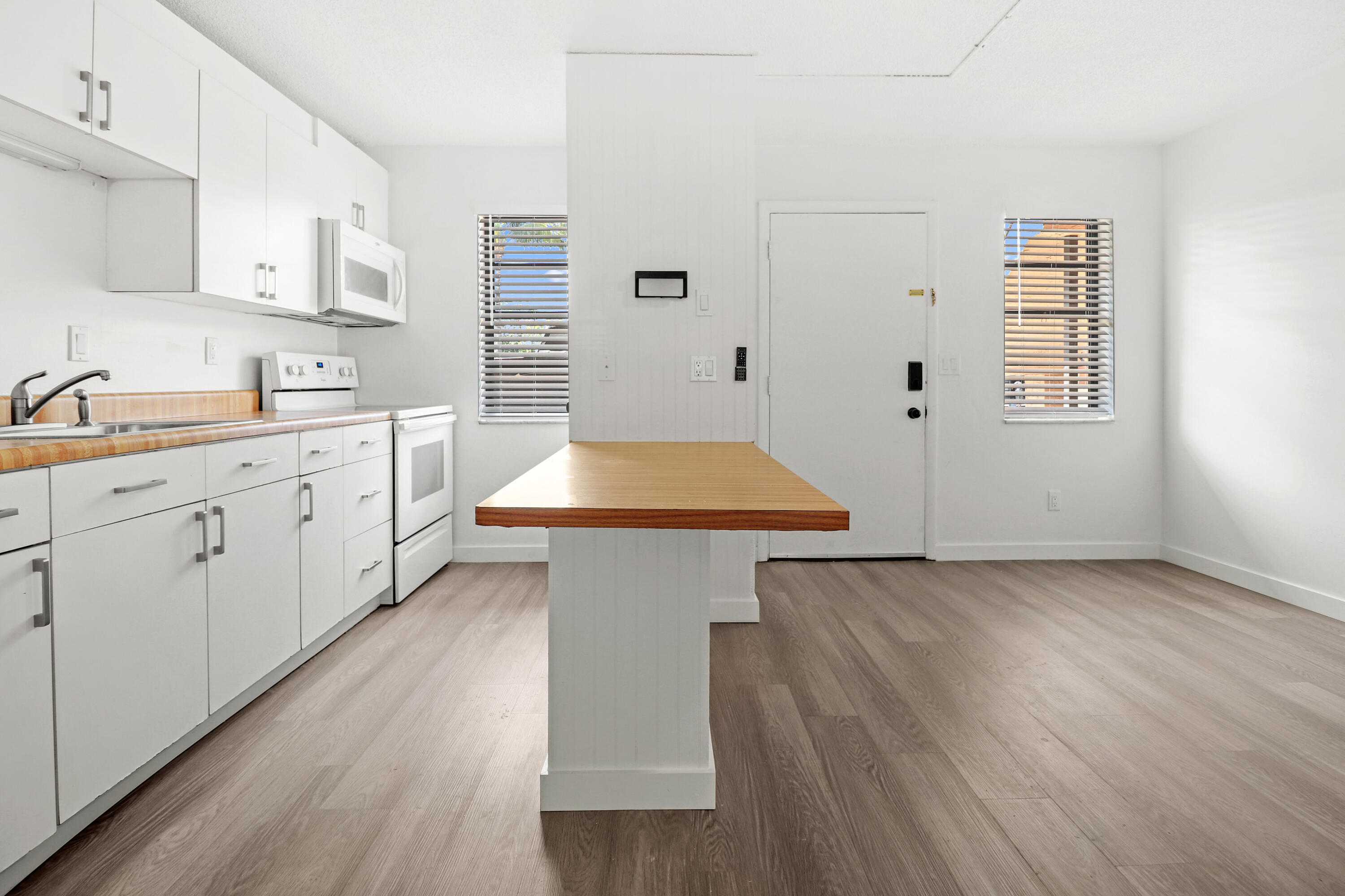 1041 Southeast Monterey Road, Unit 24 Stuart, FL 34994 - Photo 9 of 26 9-IMG_2536