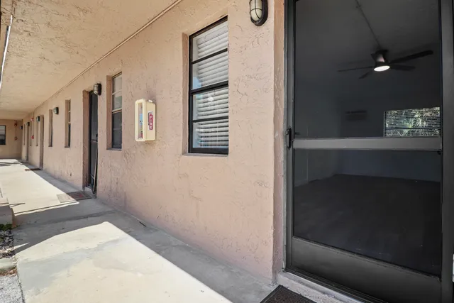 $1,395 | 1041 Southeast Monterey Road, Unit 24, Stuart, FL 34994