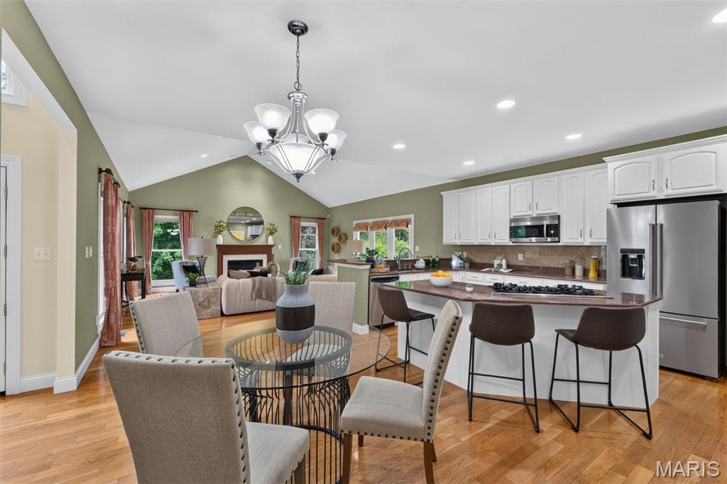 515 North Graeser Road Creve Coeur, MO 63141 - Photo 8 of 40 Gallery Image 8