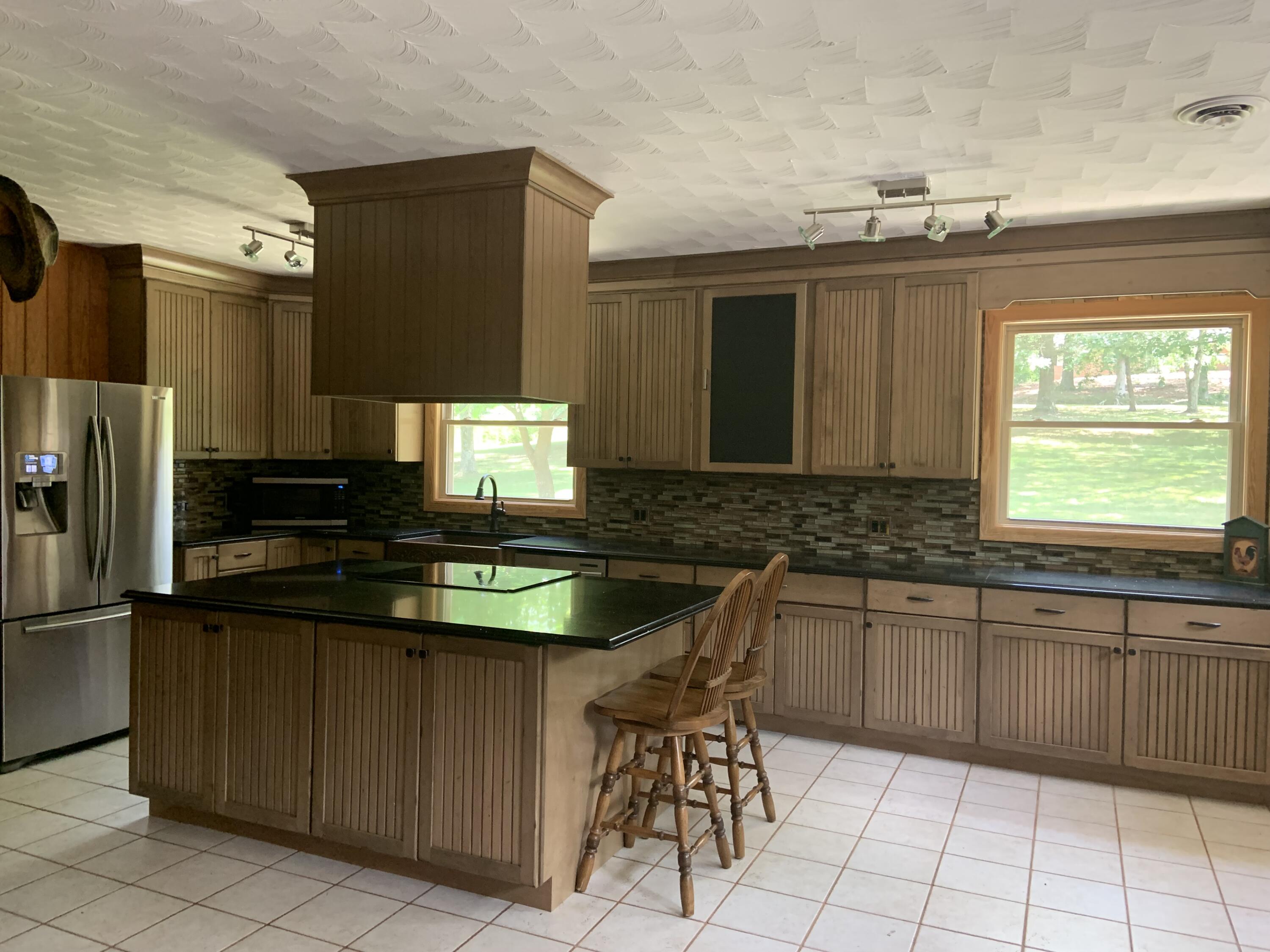 576 East Campground Road Kingsport, TN 37664 - Photo 3 of 19 IMG_3658