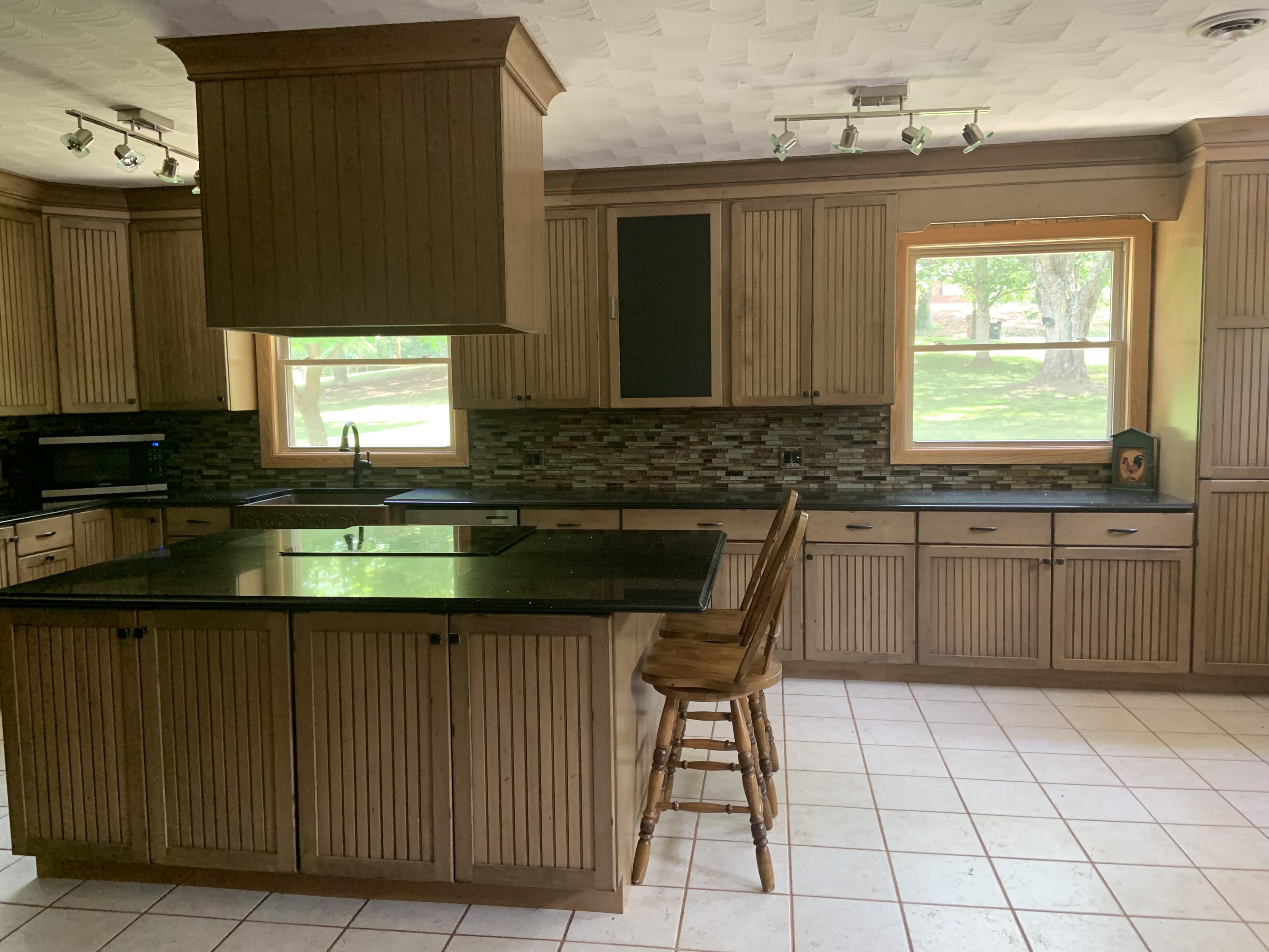 576 East Campground Road Kingsport, TN 37664 - Photo 4 of 19 IMG_3659
