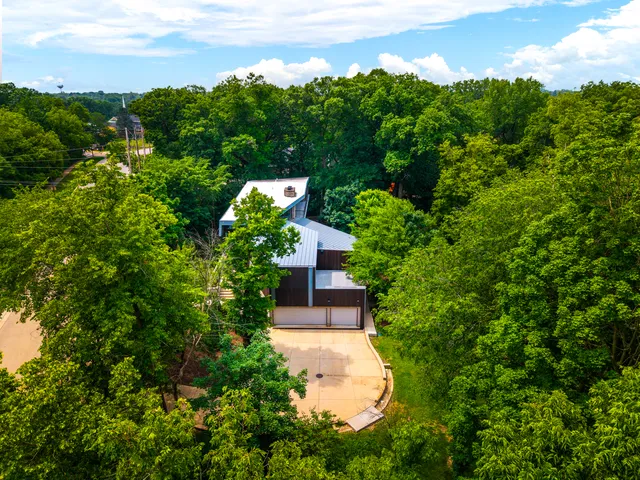 a picture of a bench in a window
