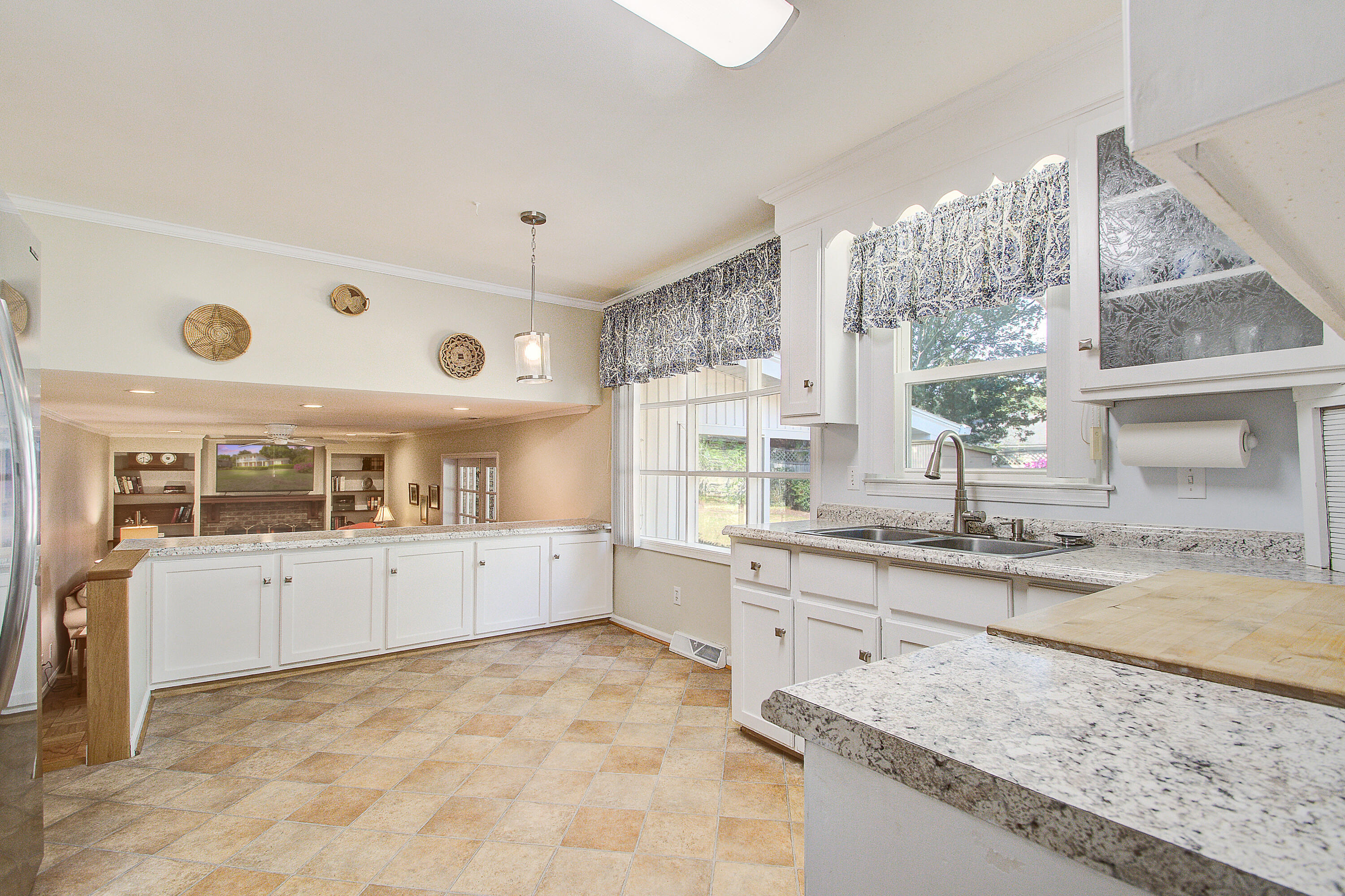 677 Pawley Road Mount Pleasant, SC 29464 - Photo 16 of 72 677 (14)