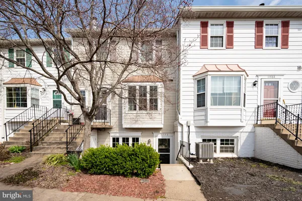 $370,000 | 13770 Flowing Brook Court, Chantilly, VA 20151