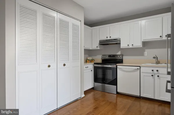 $365,000 | 13770 Flowing Brook Court, Chantilly, VA 20151