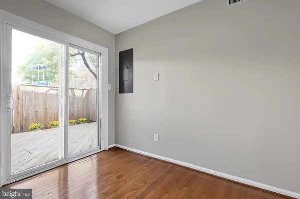 $365,000 | 13770 Flowing Brook Court, Chantilly, VA 20151