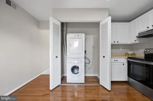 $365,000 | 13770 Flowing Brook Court, Chantilly, VA 20151
