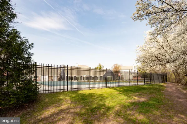 $365,000 | 13770 Flowing Brook Court, Chantilly, VA 20151