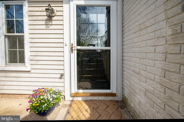 $365,000 | 13770 Flowing Brook Court, Chantilly, VA 20151
