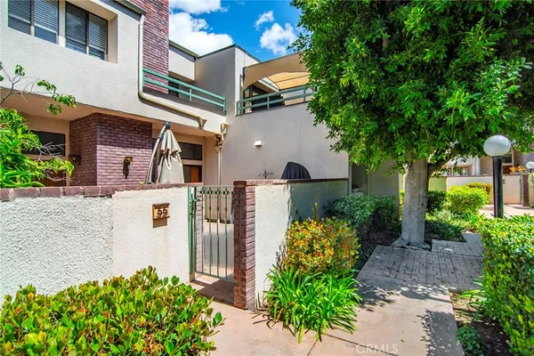 $599,950 | 18739 Hatteras Street, Unit 55, Tarzana, CA 91356