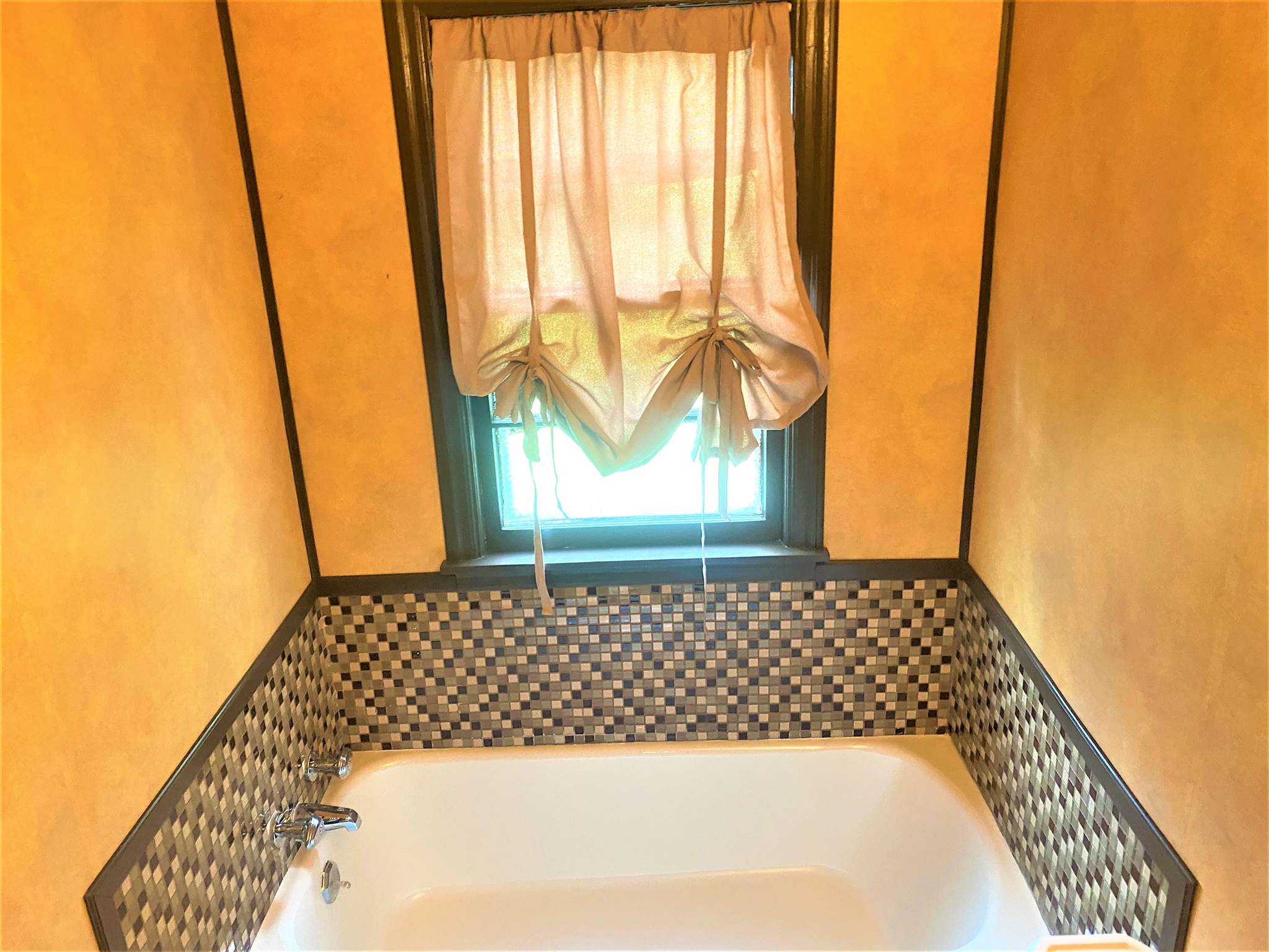405 Jackson Street Washington, IL 61571 - Photo 12 of 29 Gallery Image 12
