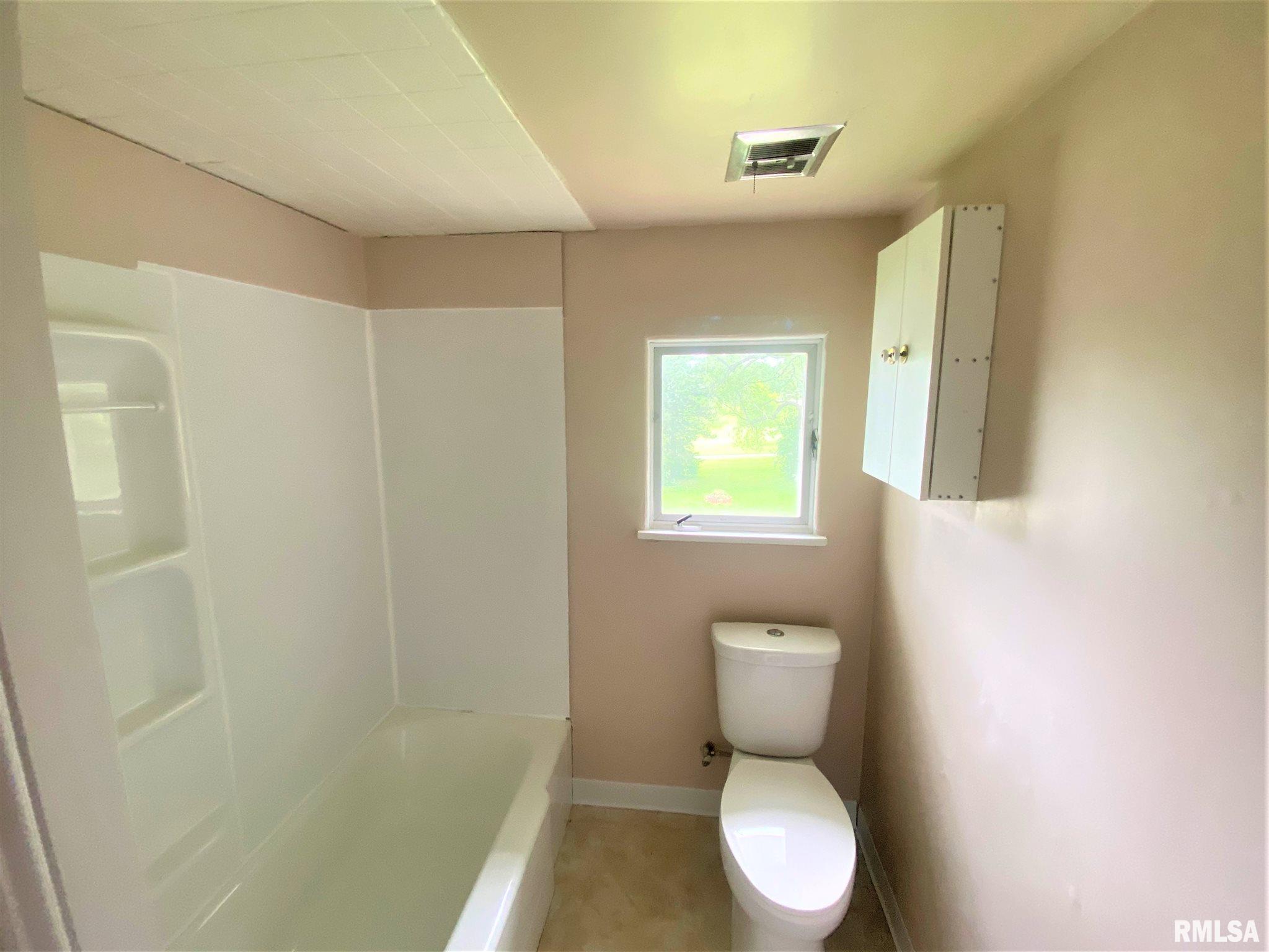 405 Jackson Street Washington, IL 61571 - Photo 23 of 29 Gallery Image 23