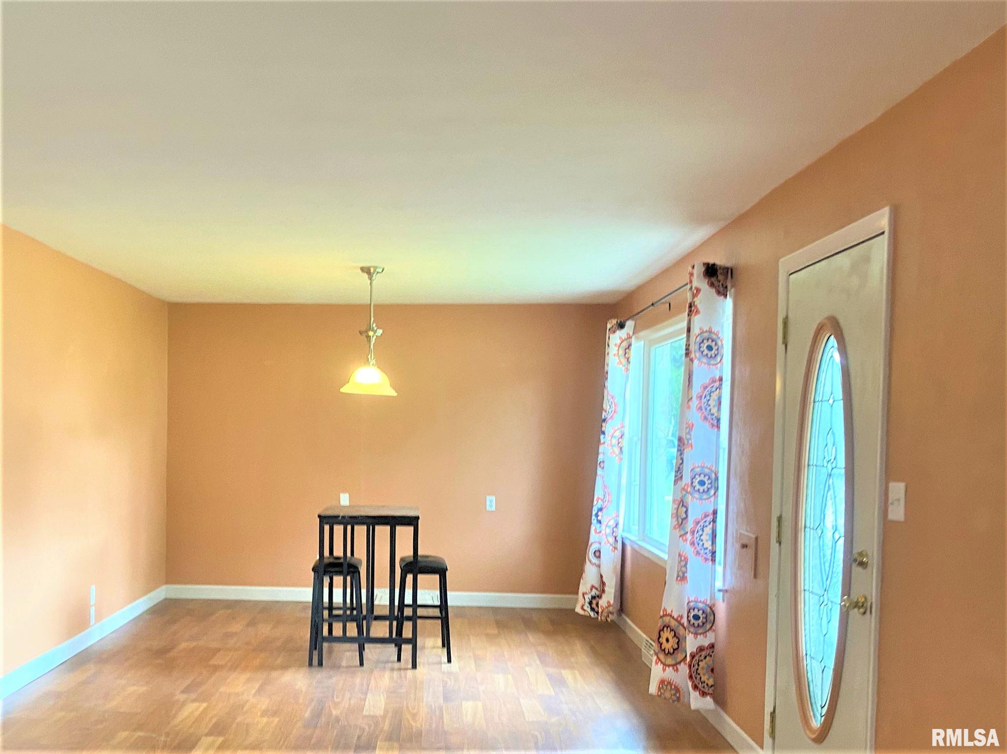 405 Jackson Street Washington, IL 61571 - Photo 4 of 29 Gallery Image 4