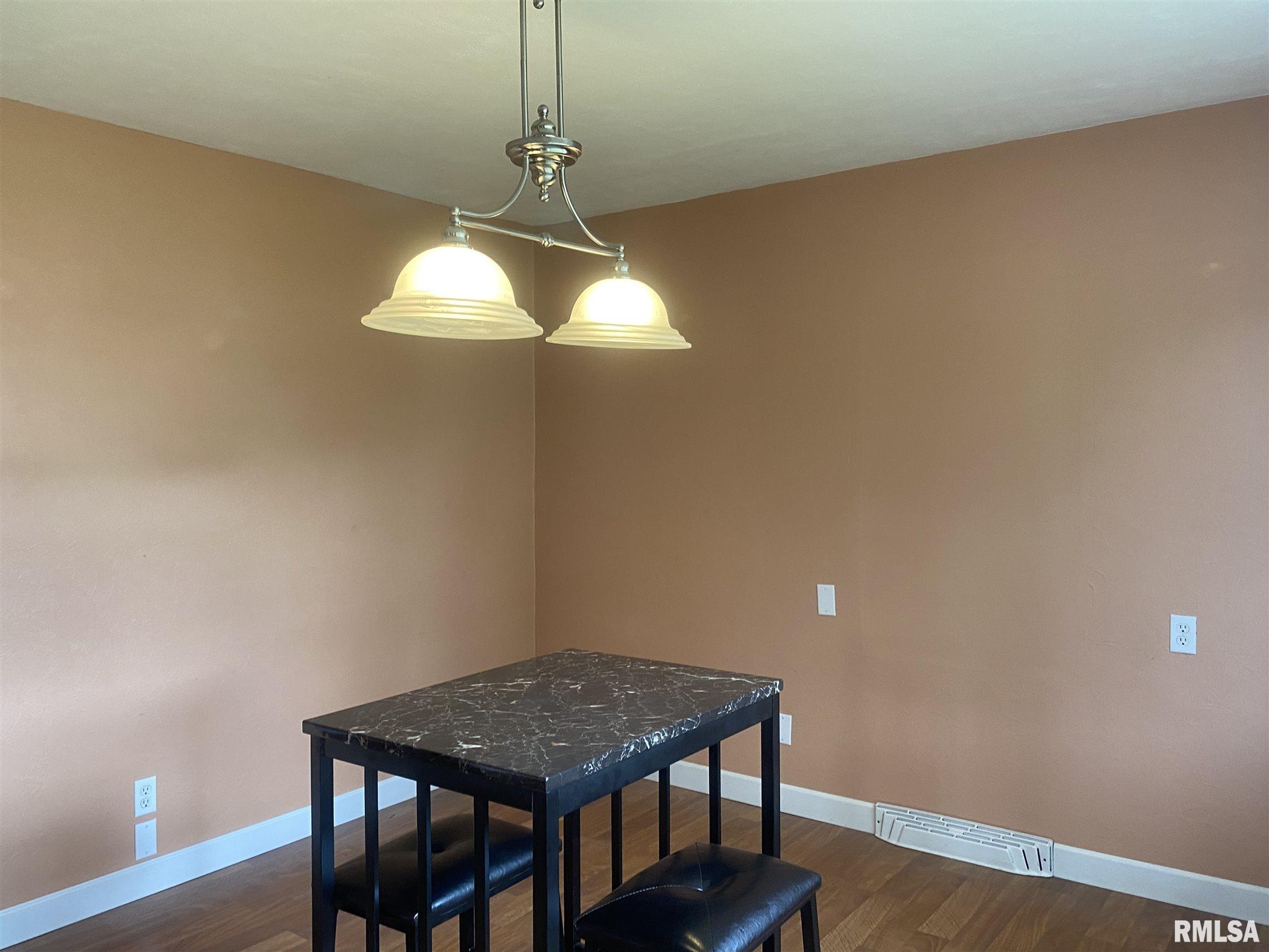 405 Jackson Street Washington, IL 61571 - Photo 5 of 29 Gallery Image 5