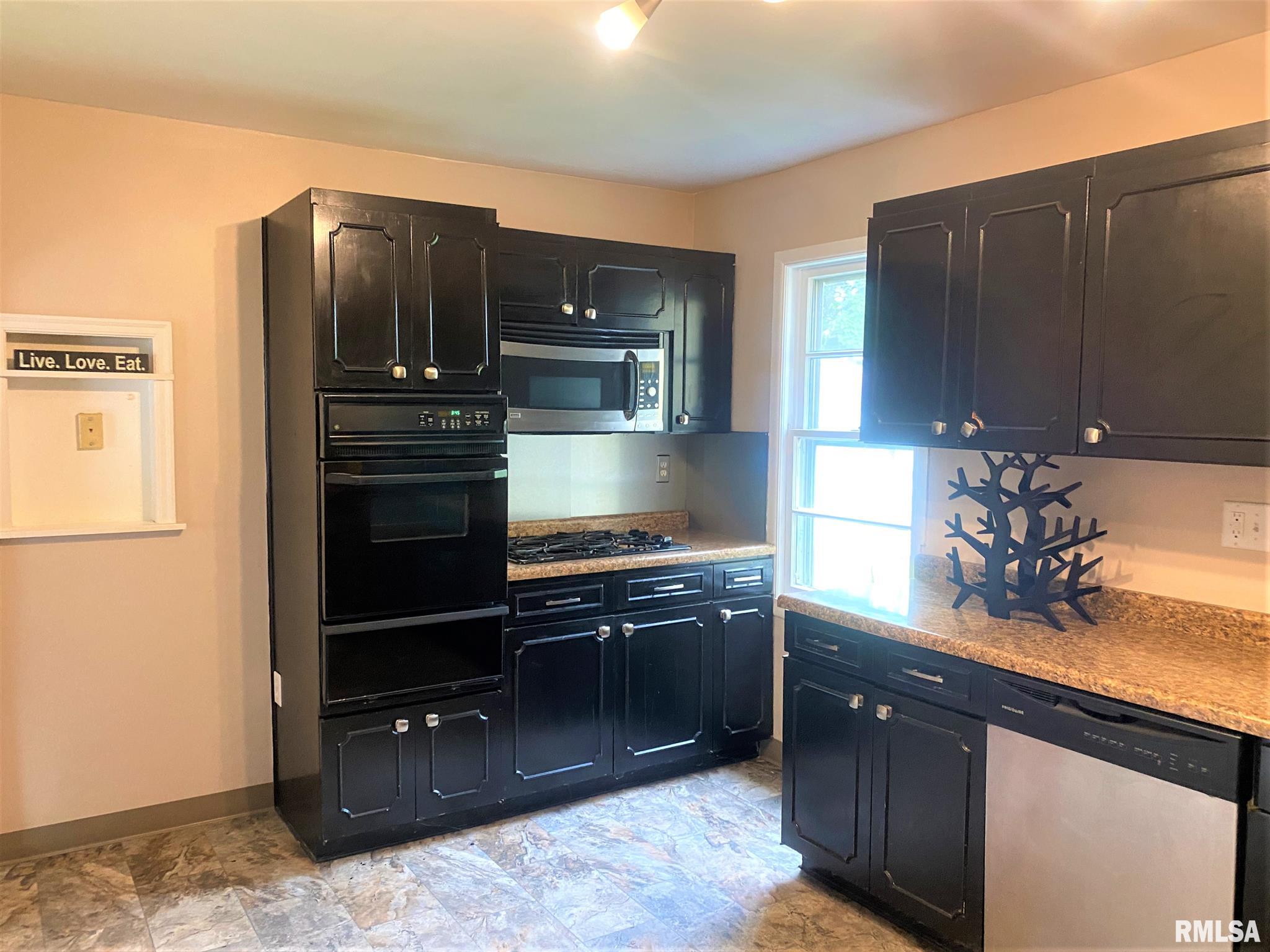 405 Jackson Street Washington, IL 61571 - Photo 6 of 29 Gallery Image 6