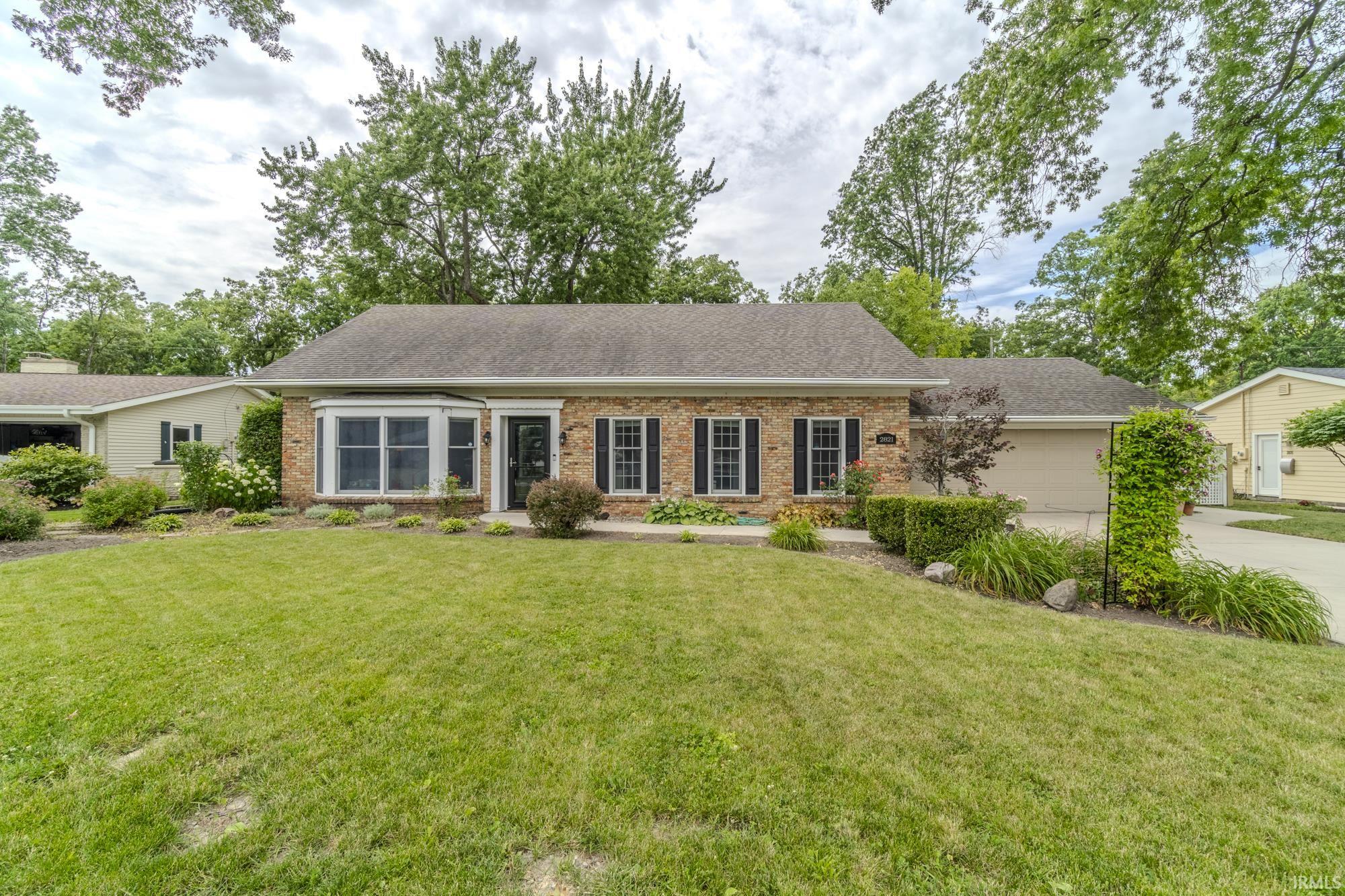 2821 Devon Drive Fort Wayne, IN 46815 - Photo 2 of 36