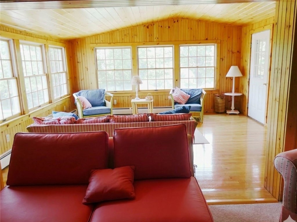 140 Treasure Road Narragansett, RI 02882 - Photo 4 of 15