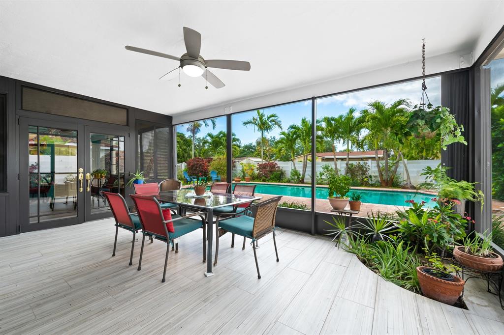4700 Grant Street Hollywood, FL 33021 - Photo 24 of 32 a view of a dining tables and chairs in a patio
